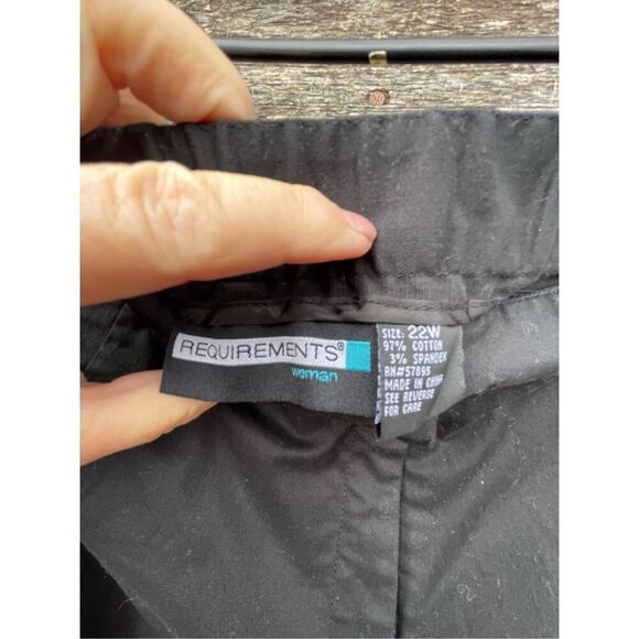 Requirements size 22 jet black cropped pants with beaded trim - Picture 4 of 5